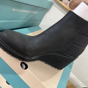 Toms raven black quilt boot